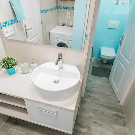 Vintage In The Center *